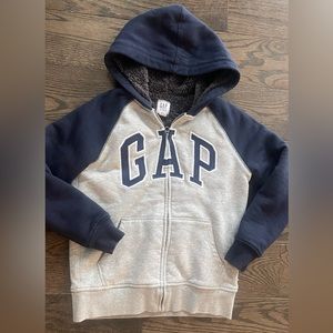 Like new kids’ GAP Sherpa-lined zip-up hoodie. Gray, size medium.